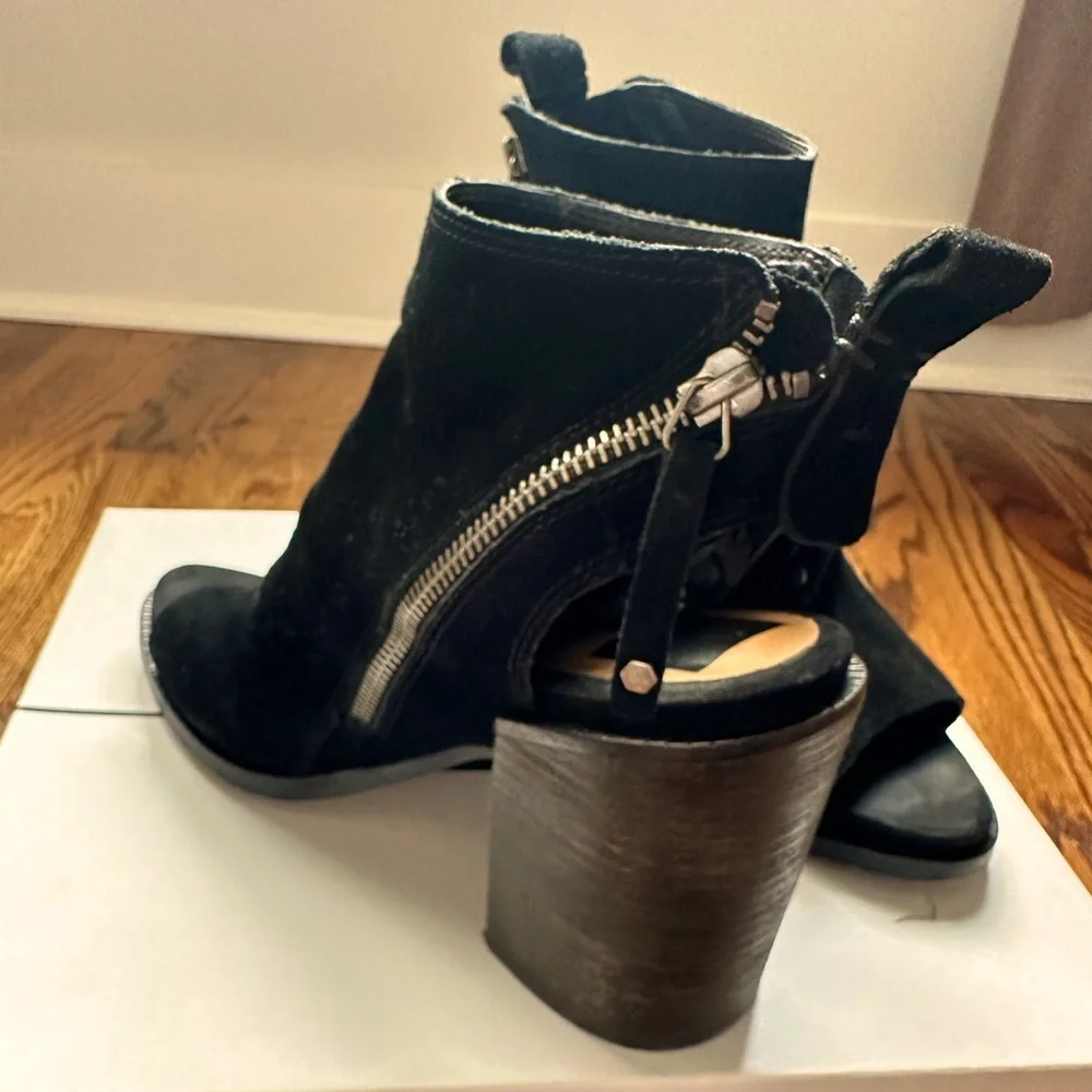 Dolce Vita Black Suede Leather Block Heel Ankle Booties Open Toe Size 8.5 in box - Picture 3 of 5